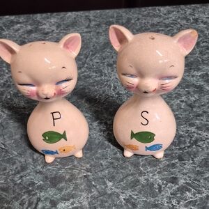 Cute Cat Salt and Pepper Shakers